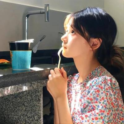 高三女生部落格 海报